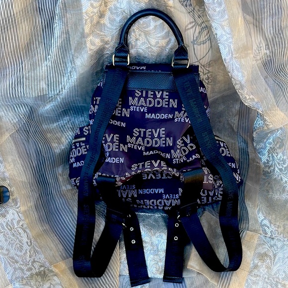 Steve Madden Black Nylon White Logo Cinch & Flap Top Back Pack w/ 4 Zip Pockets - Picture 3 of 13